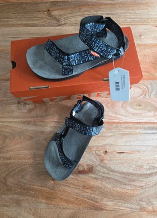 Paire de sandales de randonnée lizard taille 38, marke: LIZARD, zustand: Neu, mit Etikett, größe: 38, 29,90 €, 32,10 € beinhaltet Vinted-Käuferschutz Pro