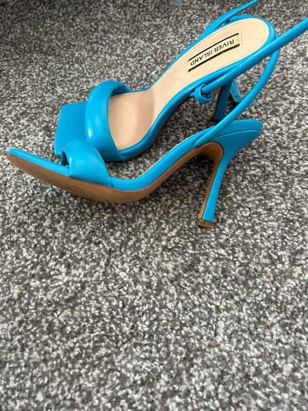 River island store blue heels