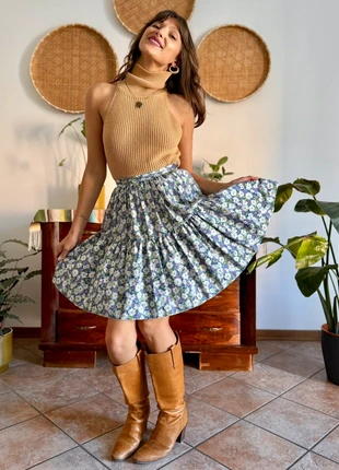 1970's vintage blue green and purple floral skirt, brand: Unique Vintage, condizioni: Ottime, taglia: XS / IT 38 / EU 34, €15.00, €16.45 include la Protezione acquisti Pro