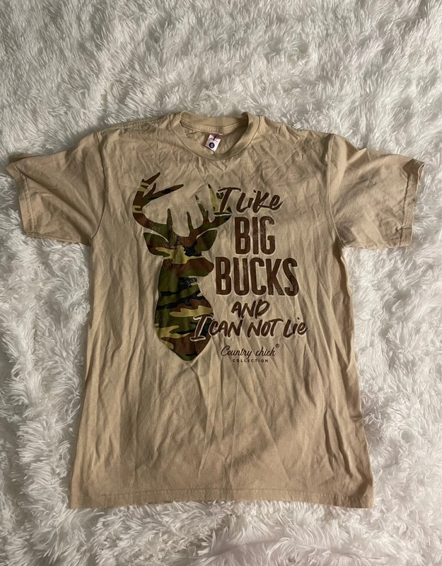 Women’s camo deer graphic shirt 1