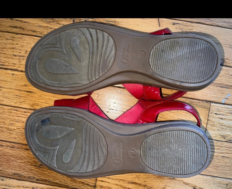 Mia Amore red memory foam scrappy sandals size 9 4