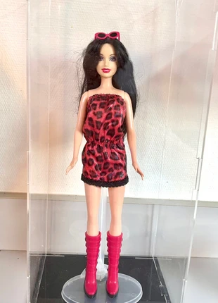 Barbie fashion robe léopard rouge + bottes et lunettes, marque: Barbie, état: Très bon état, taille: Taille unique, 18,00 €, 19,60 € Protection acheteurs incluse