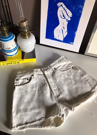 Short en Jean Levi’s 501 taille haute blanc , marque: Levi's, état: Très bon état, taille: S / 36 / 8, 20,00 €, 21,70 € Protection acheteurs incluse