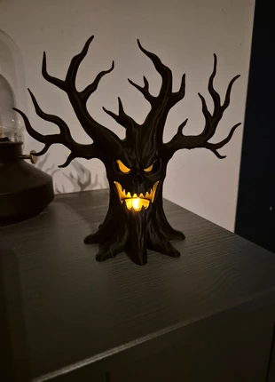 Griezelige boom met licht – perfect gezelschap voor je spooky seizoen, marque: Customize3D, état: Très bon état, 11,00 €, 12,25 € Protection acheteurs incluse