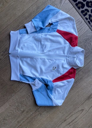 Pumavest met rood, wit en lichtblauw, merk: Puma, staat: Heel goed, maat: 10 jaar / 140 cm, € 10,00, € 11,20 inclusief Kopersbescherming