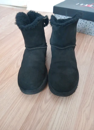Chaussures Bottes fourré UGG noires en daim taille 40, marque: UGG, état: Très bon état, taille: 40, 38,00 €, 40,60 € Protection acheteurs incluse