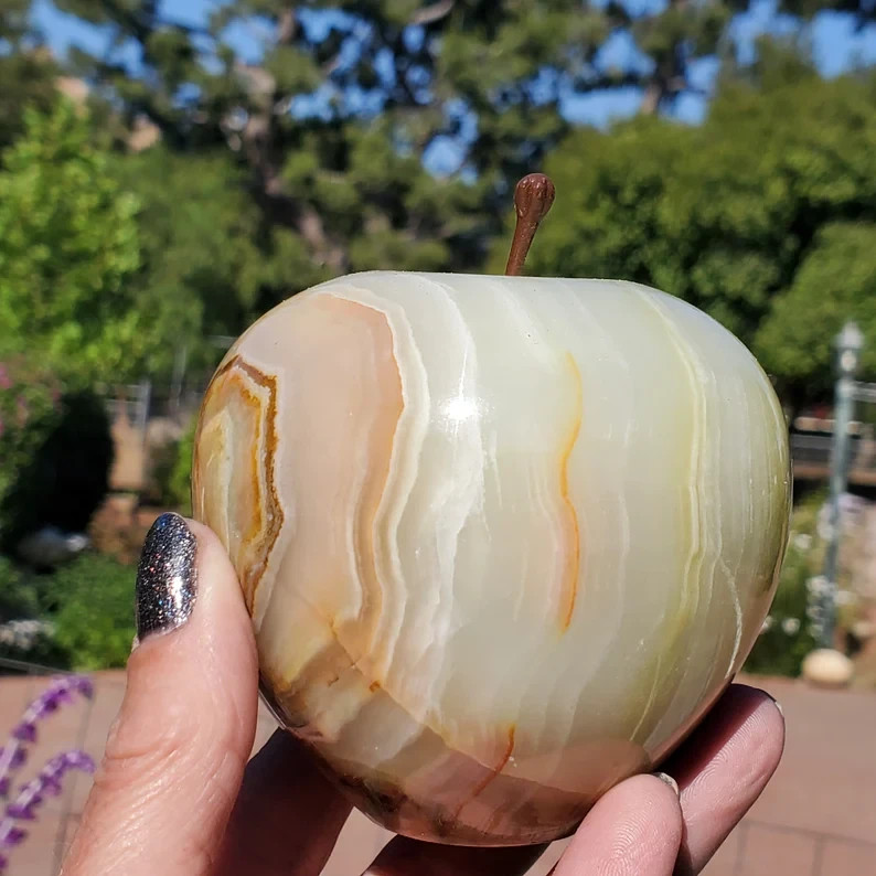 Onyx Large Apple Carving Figurine Banded Crystal 618 grams | 1lbs 6oz 5