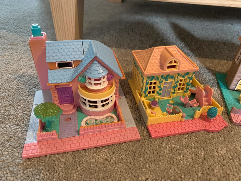 Vintage Polly Pocket bundle including a couple of matching figures Vinted