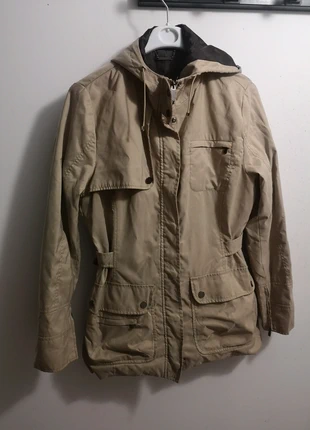 Chaqueta beige impermeable con capucha zara talla M, marca: Zara, estado: Muy bueno, tamaño: M / 38 / 10, 12,00 €, 13,30 € Protección al comprador incluida