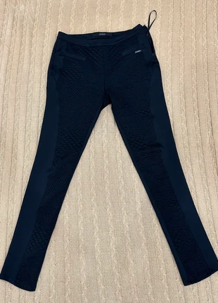 Pantalon en tissu guess, marque: GUESS, état: Très bon état, taille: S / 36 / 8, 15,00 €, 16,45 € Protection acheteurs incluse