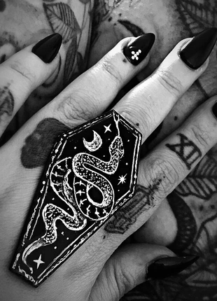Bague coffin snake moon, marque: Unique, état: Neuf sans étiquette, taille: 16,9 mm, 8,00 €, 9,10 € Protection acheteurs incluse