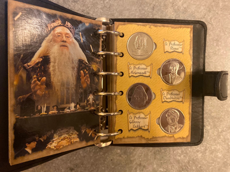 Classeur collector NEUF HARRY POTTER / GRINGOTTS + 24 pièces