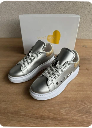 Baskets femme Sara Lopez gris et blanc taille 38 – Neuves en boîte d’origine, brand: Sara López, condition: New without tags, size: 38, €18.00, €19.60 includes Buyer Protection