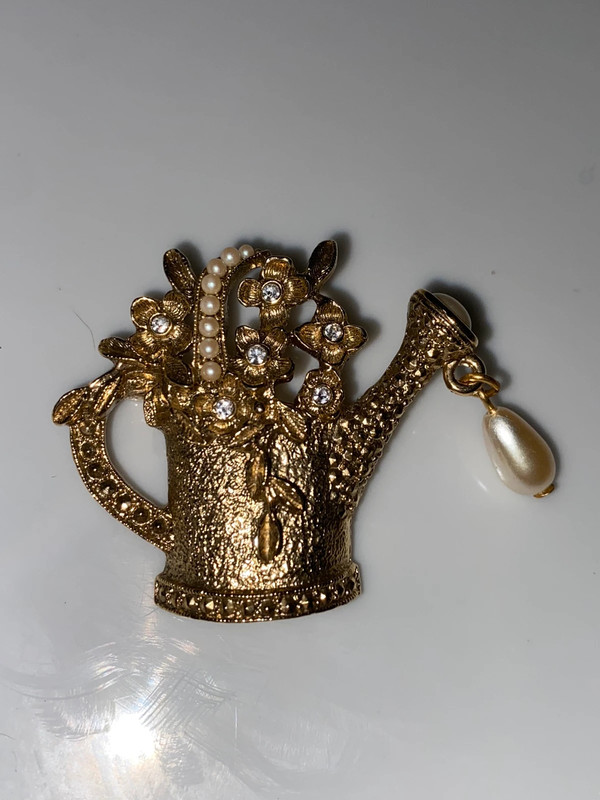 Vintage goldtone metal watering can brooch white faux pearls 1