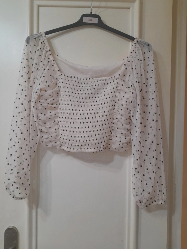 Blusa de tul  con lunares , nueva,   sin usar 2