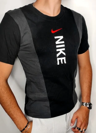 T-shirt Nike noir rouge près du corps T.XS, marque: Nike, état: Très bon état, taille: XS, 15,00 €, 16,45 € Protection acheteurs (Pro) incluse