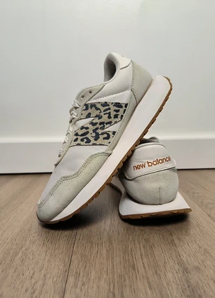 Basket femme New Balance 237
Couleur daim beige et motifs léopard 
taille 38
Très bon état, marca: New Balance, estado: Muito bom, tamanho: 38, €30.00, €32.20 inclui Proteção do Comprador Pro