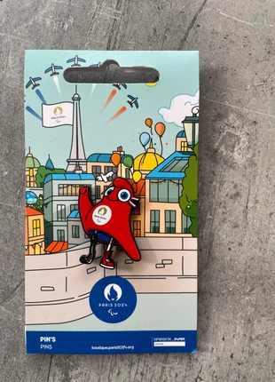 Pin’s Jo 2024 mascotte paralympique, merk: Paris2024, staat: Nieuw met prijskaartje, € 12,00, € 13,30 inclusief Kopersbescherming