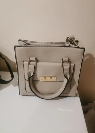 🤍 F&F structured beige handbag with gold hardware, brand: F&F, condition: Very good, €5.99, €6.99 includes Buyer Protection