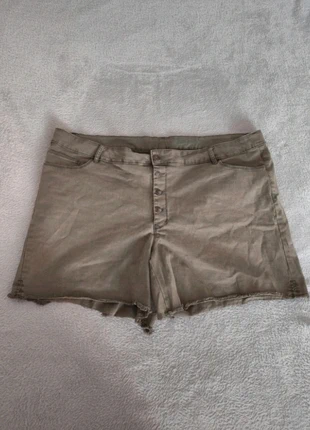 🌹 Short Kiabi taille 54., marque: Kiabi, état: Très bon état, taille: 7XL / 54 / 26, 3,00 €, 3,85 € Protection acheteurs incluse