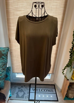 T-shirt kaki Amisu, merk: Amisu, staat: Goed, maat: M / 38 / 10, € 4,00, € 4,90 inclusief Kopersbescherming