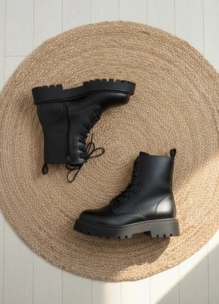 Bottines noires en simili cuir à lacets, semelle épaisse crantée, merk: Firferie, staat: Heel goed, maat: 38, € 52,90, € 56,25 inclusief Kopersbescherming