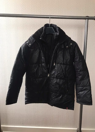 Doudoune noire Levi’s taille 12 ans, marke: Levi's, zustand: Sehr gut, größe: 12 Jahre / 152, 25,00 €, 26,95 € inklusive Vinted-Käuferschutz