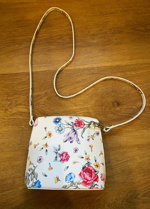 Obrázek k inzerátu: NEW Vera Pelle Grana Florita Bianca crossbody handbag