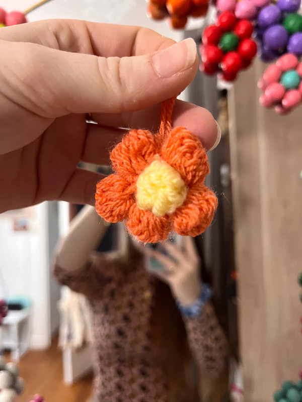 Porte-clés fleur orange, en crochet