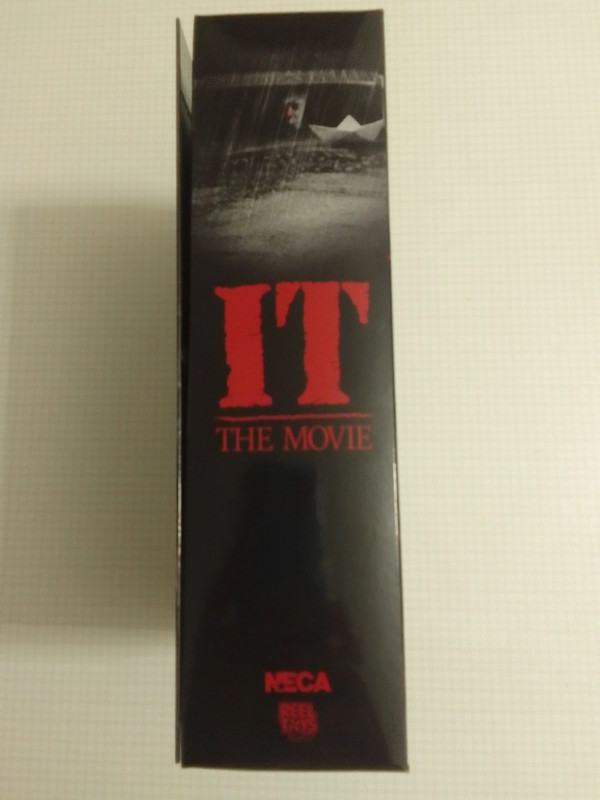 Action figure Pennywise NECA versione 2 dal film "It" 4