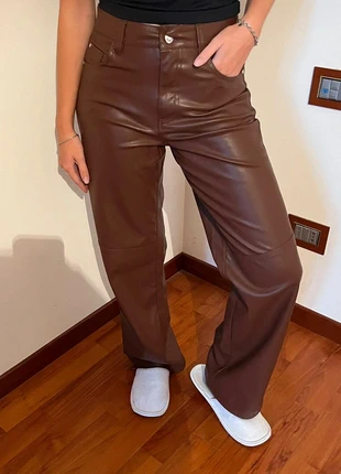 Pantaloni di pelle marroni🤎, merk: Bershka, staat: Heel goed, maat: S / 36 / 8, € 10,00, € 11,20 inclusief Kopersbescherming