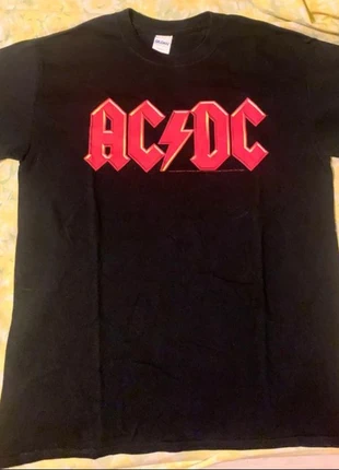T Shirt ac/dc, marke: Gildan, zustand: Gut, größe: M, 6,00 €, 7,00 € inklusive Vinted-Käuferschutz