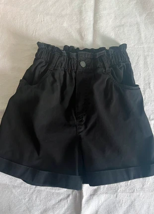 Schwarze Shorts, merk: H&M, staat: Goed, maat: S / 36 / 8, € 4,90, € 5,85 inclusief Kopersbescherming