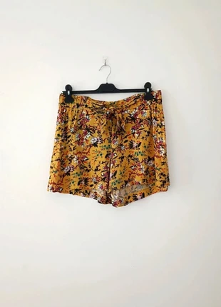 Short fluide fleuri jaune grain de malice, marke: Grain de Malice, zustand: Sehr gut, größe: M / 38 / 10, 11,00 €, 12,25 € beinhaltet Vinted-Käuferschutz Pro