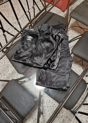 Tuta uomo umbro, brand: Umbro, condizioni: Nuovo senza cartellino, taglia: XL, €25.00, €26.95 include la Protezione acquisti