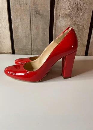 Rode schoenen , staat: Heel goed, maat: 40.5, € 40,00, € 42,70 inclusief Kopersbescherming