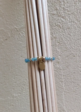 bague fantaisie fine en perles avec breloque, marke: bague fantaisie, zustand: Neu, größe: Größenverstellbar, 3,50 €, 4,38 € inklusive Vinted-Käuferschutz