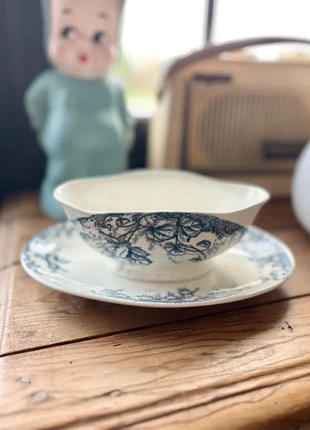 Saucière ancienne en terre de fer Cyclamens – Vaisselle ancienne, marque: Terre De Fer, état: Très bon état, 16,00 €, 17,50 € Protection acheteurs incluse