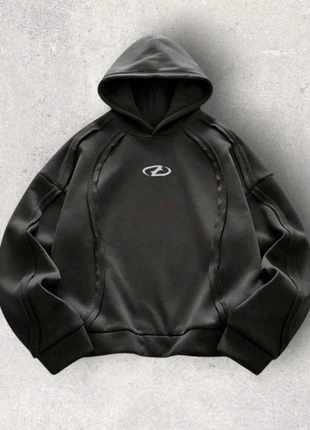 Sweat a capuche futuriste avec logo au milieu et detail sur le coté - Taille M - Couleur : Gris, marque: y2k, état: Neuf sans étiquette, taille: M, 35,00 €, 37,45 € Protection acheteurs incluse