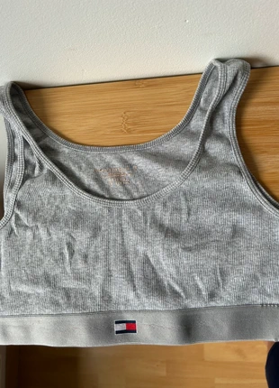 brassière Tommy Hilfiger, marke: Tommy Hilfiger, zustand: Zufriedenstellend, größe: 16 Jahre / 176, 5,00 €, 5,95 € inklusive Vinted-Käuferschutz