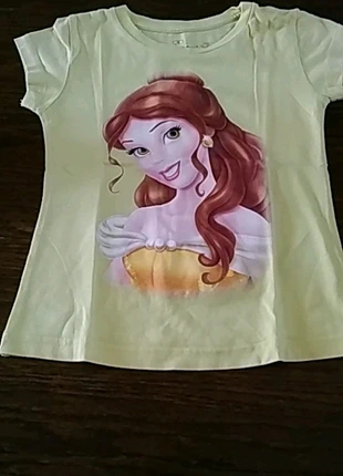 T shorts menche courte, merk: Disney, staat: Heel goed, maat: 4 jaar / 104 cm, € 1,00, € 1,75 inclusief Kopersbescherming