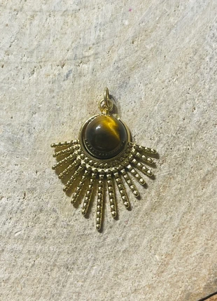 Pendentif soleil en plaqué or 18k serti d'un œil de tigre, merk: pendentif oeil de tigre, staat: Nieuw zonder prijskaartje, € 6,00, € 7,00 inclusief Kopersbescherming Pro