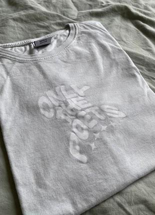 Tee-shirt Only The Poets, marque: Only the poets, état: Très bon état, taille: M / 38 / 10, 15,00 €, 16,45 € Protection acheteurs incluse