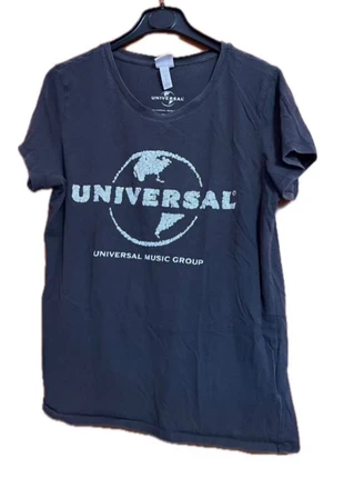 T-shirt nera Universal Music Group (Taglia S), marca: Universal, estado: Muito bom, tamanho: M / 38 / 10, €4.00, €4.90 inclui Proteção do Comprador