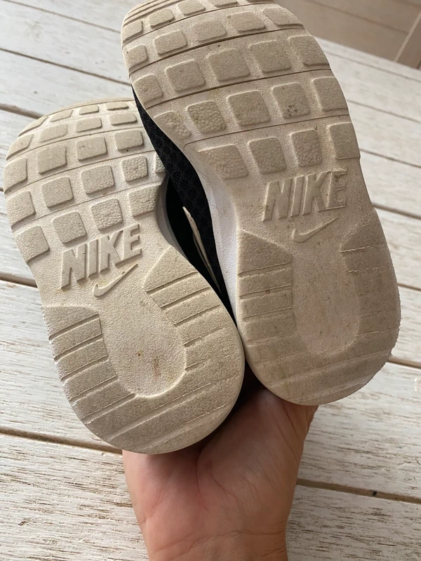 Basket Nike chaussure taille 28 - photo numéro 4