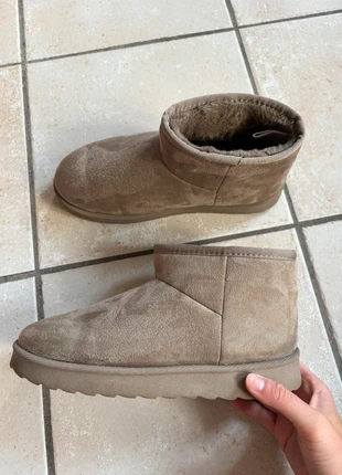 Bottines fourrées, marque: Primark, état: Très bon état, taille: 38, 8,00 €, 9,10 € Protection acheteurs incluse