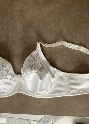 Soutien gorge Chantelle blc T 90 B, marque: Chantelle, état: Très bon état, taille: 90B, 4,50 €, 5,43 € Protection acheteurs incluse