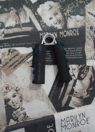 Pinza per mani, staat: Goed, € 2,00, € 2,80 inclusief Kopersbescherming