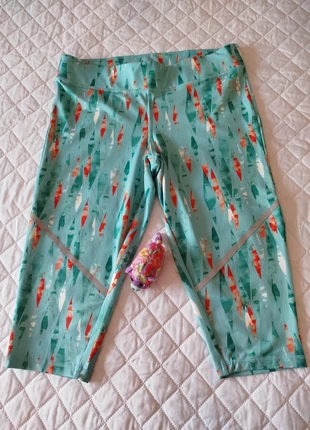 Leggings desportivas curtas padrão colorido, da Crivit, brand: Crivit, condizioni: Ottime, taglia: L / IT 44 / EU 40, €3.00, €3.85 include la Protezione acquisti