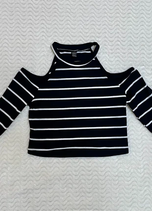 Top Shein noir à rayures blanches et épaules dénudées, brand: Shein, condition: Very good, size: S / 36 / 8, €2.50, €3.33 includes Buyer Protection